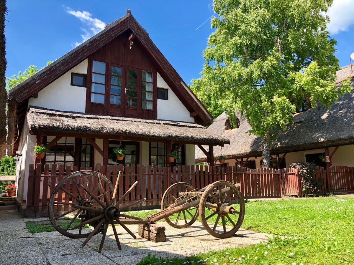 The Houses Of History - Anno 1830 Tihany Exterior photo